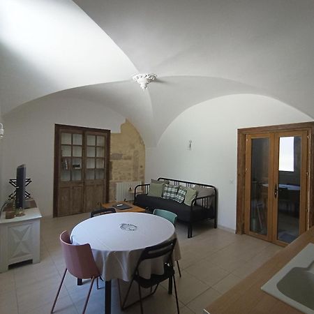 Dans Maison De Maitre, Appartement Independant. Montfrin Exterior foto